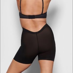 Skims Sheer Sculpt Low Back Short